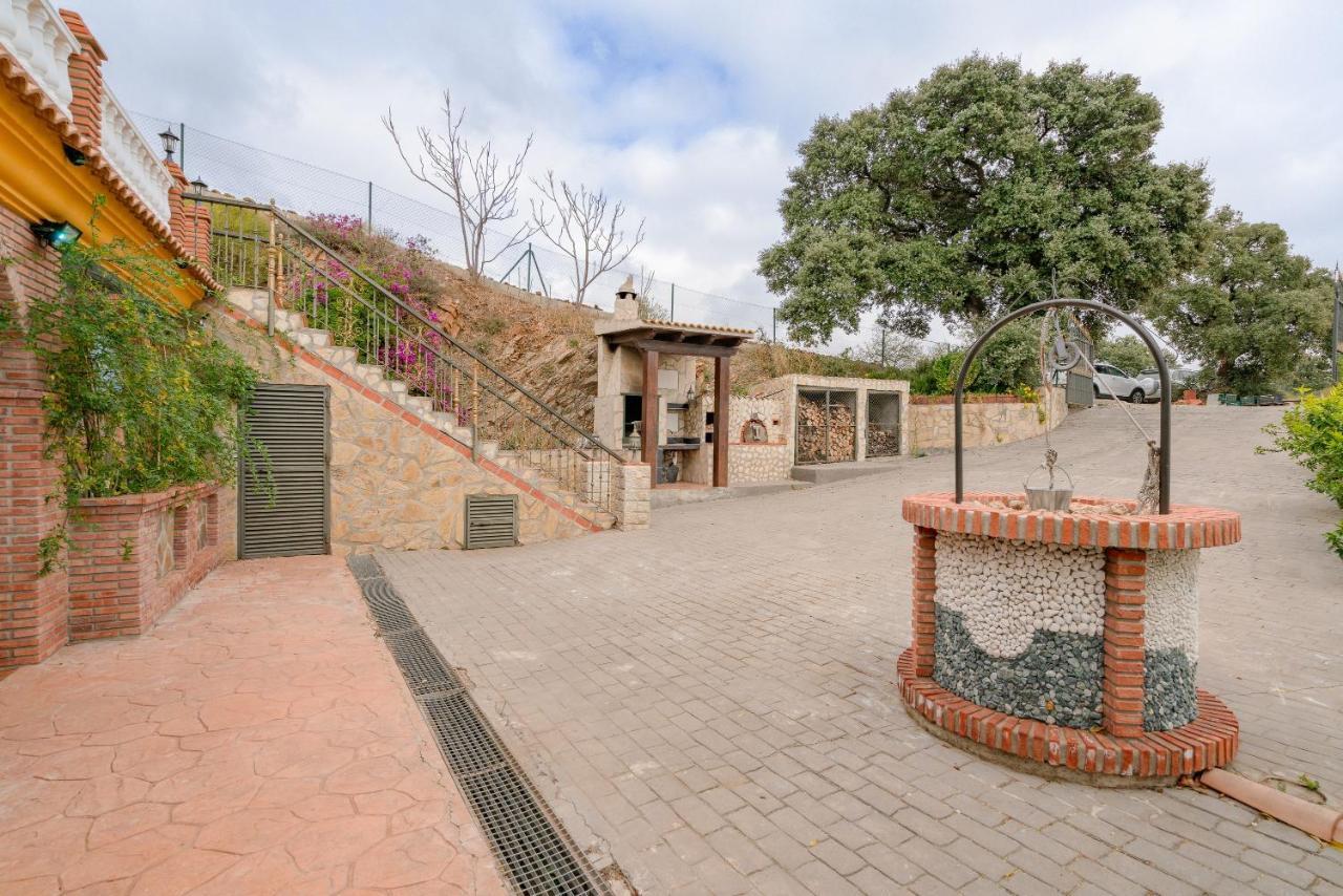 Cortijo La Encina Villa Sayalonga Exterior photo