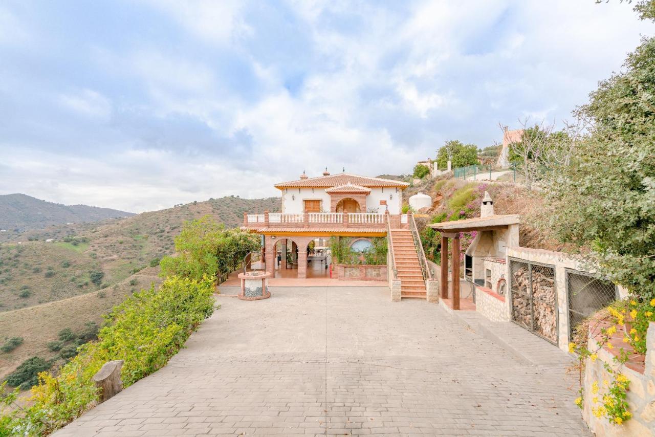Cortijo La Encina Villa Sayalonga Exterior photo