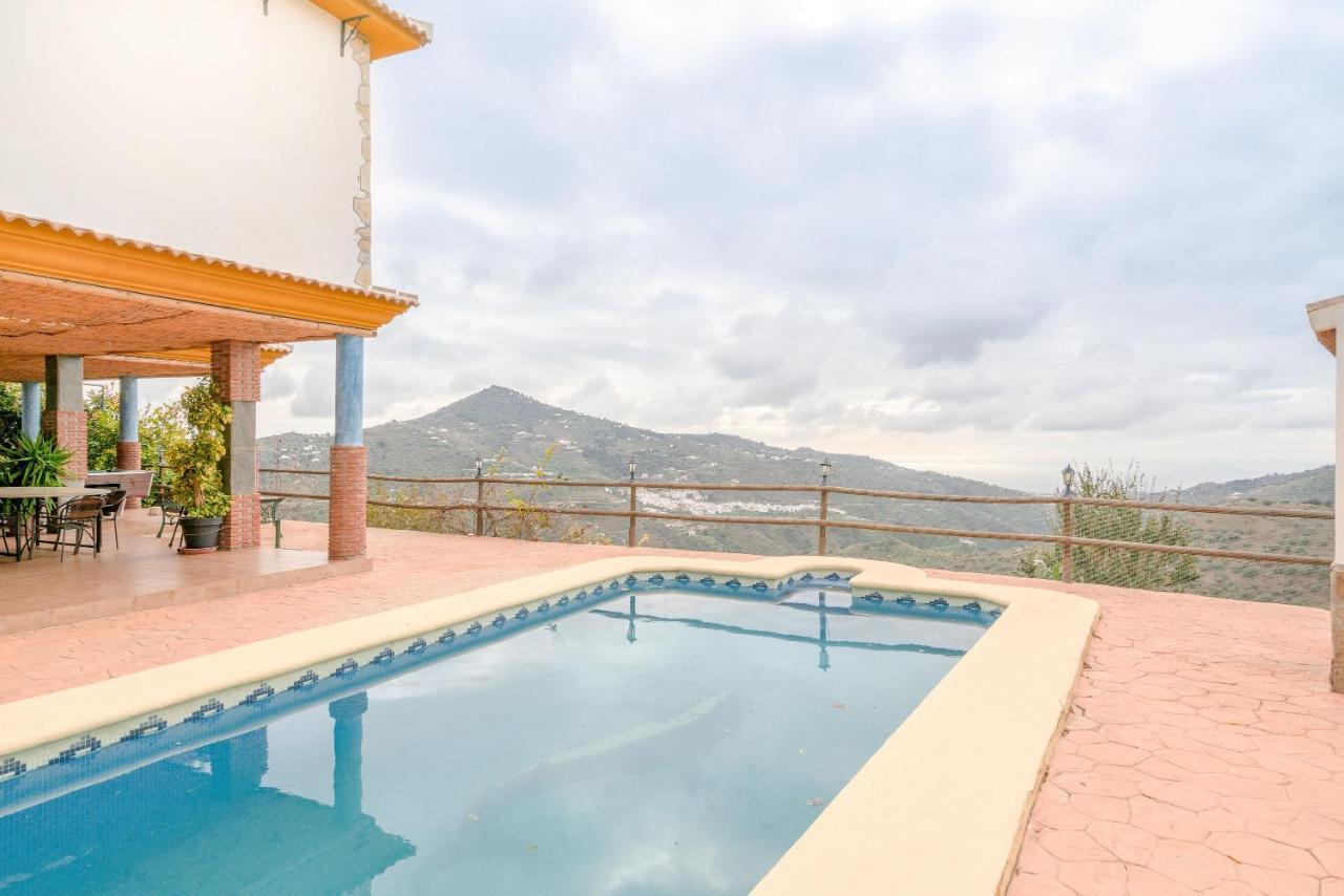 Cortijo La Encina Villa Sayalonga Exterior photo